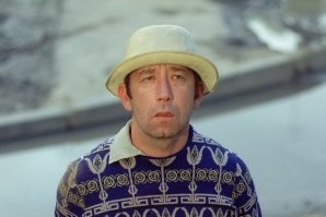 Еще были шапки из хонорика (помесь хоря и норки).
А мы, по аналогии, видя стремную и страшненькую шапку говорили, что из ханурика.