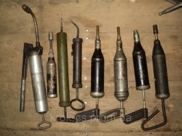 Тавот - это устаревшее название солидола. А тот, кто пользовался такими девайсами, знает, что такое солидол.