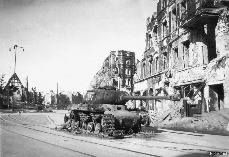 7) Подпись внизу на самом фото не верна , в последующей атаке танк будет подбит и уничтожен экипажем . Экипаж в погибших не значился .