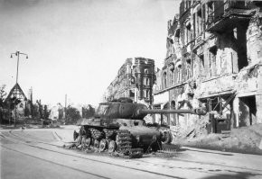 7) Подпись внизу на самом фото не верна , в последующей атаке танк будет подбит и уничтожен экипажем . Экипаж в погибших не значился .