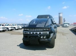 Машина у них к концу фильма появилась суперская, даже сейчас выглядит круто. Даже без пулемёта с вращающимся блоком стволов.