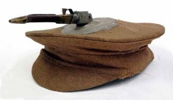 Британская экспериментальная фуражка для рукопашного боя. На войну просто не успела попасть.