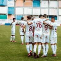 Это намёк на то, что мужчины тоже могут ..."протечь"? Возникает одна мысль -" Руководство намекает, что если будут плохо играть, что им буквально порвут ж...пу"? Кто знает - анальные трещины в среде заднеприводных норма? А может это вообще не мужчины? Одни вопросы без ответов.