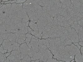 Ещё до нынешней эры мы, будучи курсантами КВТИУ накануне Нового года долбили лёд ломами&лопатами на плацу («святое» место). Получалось нудно и не быстро.  Смекалка у одного умника сработала моментом: добыть горючки и поджечь. Не вопрос – сделали оперативно. Смотрели на огонь с чувством глубокого самоудовлетворения, но Асфальт нас не понял и круто ПОТРЕСКАЛСЯ. Какие благодарности мы затем от ротного поимели лучше не вспоминать… Фото не родное, но похожее.