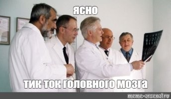 Веселый отпечаток лица на снегу