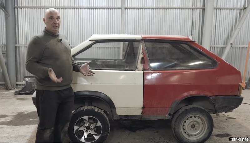 Видеоблогер Владислав Барашенков по многочисленным просьбам подписчиков своего youtube-канала «Гараж 54» сделал «танк» из двух задних половинок автомобилей «Лада».
Это Вам не лайки в Солянке
Новосибирск город ученых