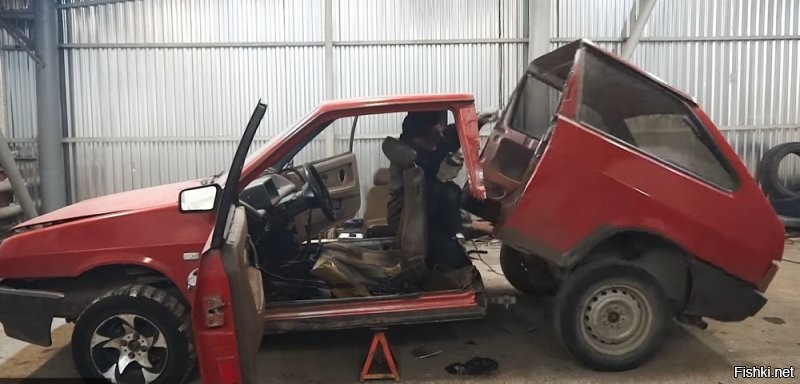 Видеоблогер Владислав Барашенков по многочисленным просьбам подписчиков своего youtube-канала «Гараж 54» сделал «танк» из двух задних половинок автомобилей «Лада».
Это Вам не лайки в Солянке
Новосибирск город ученых