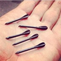 Скорость маловата. Каску не пробьёт. В плечо, в руку - будет больно, но не смертельно. Потом усовершенствовали в СПЭЛ. Очень злая вещь, и зона поражения метров 200.