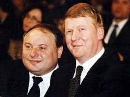 Вот два знаменитых психопата. В 90е своей шоковой терапией и прихватизацией убили несколько миллионов людей. И ничего - кушали хорошо, с аппетитом, спали отлично, без кошмаров. Никакой эмпатии, никаких угрызений совести. Оба хладнокровные, без эмоций и сантиментов.