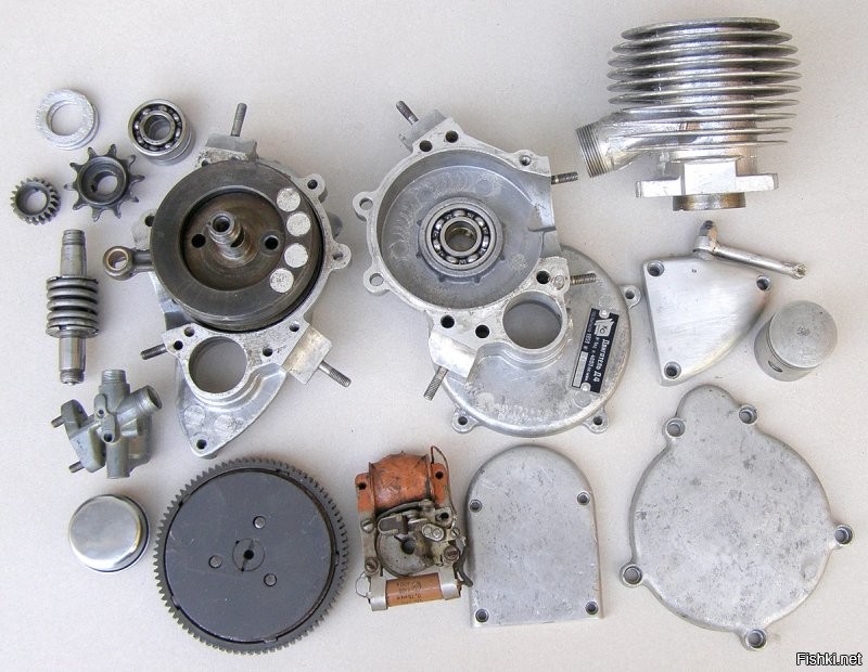 Во!!! Д-5... видишь у цилиндра башка плоская.... и магнето маленькое... а Д 4 ? такого не было вроде...