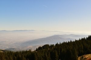 Там, вдали от людской суеты, мы справимся, я знаю. Потому что у меня есть я.