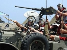 Я играющий за древний Рим с читерскими кодами))))