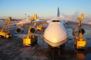 Посмотри по видео. Они на уровне верхней точки фюзеляжа а это метров пятнадцать как минимум.. Выше плоскости. Потому и переломы. Удар при падении был сильный