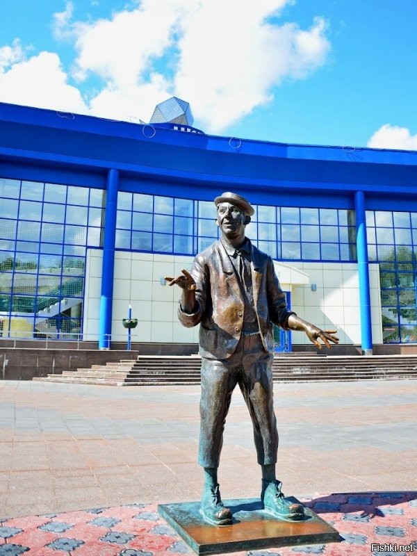 У нас, возле цирка, тоже есть.