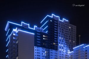 Между этим деревом, и подсветкой современных жилых кварталов ночью можно ставить знак равенства. 
Бестолковейшее использование энергетических ресурсов