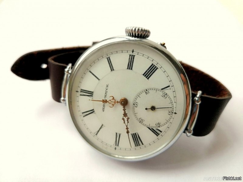 В 1 мировую массово переделывали карманные часы в наручные.Их так и называли-окопные.