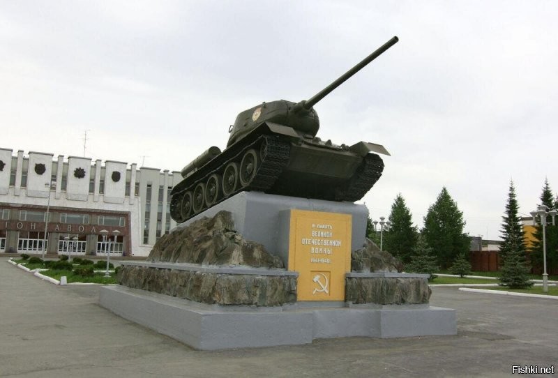 В Нижнем Тагиле оказывается  есть 3 памятника танкам. Т34, Т34-85, Т72  
Не считая танкового музея.