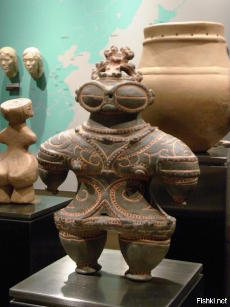 Специальные снежные очки, которые вырезали тысячи лет назад арктические инуит...