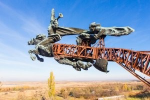 Печальная судьба памятнику Первой Конной на Украине.