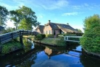 Один из немецких островов где запрещены даже велосипеды 
А тут я был 
только часть расположена между каналами а в другую часть я прекрасно заехал на автомобиле.