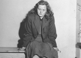 Ахринеть,очень мадам похожа на другую известную немку...