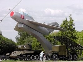 Таких памятников на самом деле очень много, пост даже одну тысячную их не отразил.
Чебоксары.