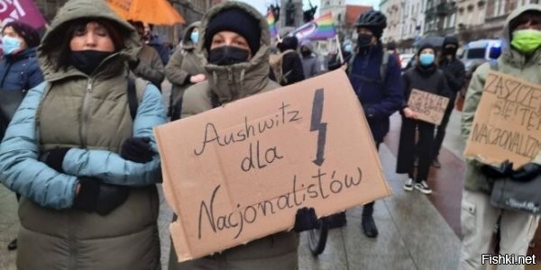 либерахи это тогда все и проплатили...но они умные были, те, и поэтому ток уши торчали..а это быдло, ну и 2% и т.д. вот они если мозгов хватает - то прячут хари, но не всегда)