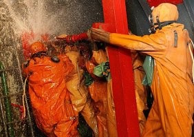 чтобы полностью проникнуться атмосферой подводной лодки нужно было сделать для посетителей один отсек тренажером борьбы за живучесть