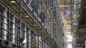 Что не придумают для негров так обязательно напоминает тюрьму