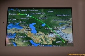 Странно...А вот так показывают маршрут в самолёте когда летишь Москва-Дели. В самый раз над Тибетом. И турбулентность учащается ровно в это время. По-моему, кто-то свистит...