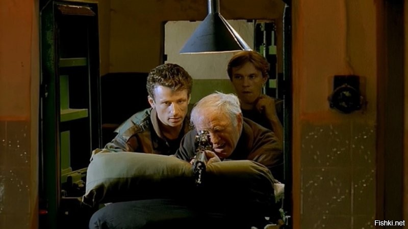 - "И маслята нужны? 
- Это что, патроны? 
- Быстро врубается, да?! 
- Ну и маслят... Десятка два. 
- Зачем так много? "