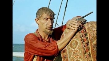 Никакой тайны покрытой мраком нет! 
Ради безопасности и сохранения ценного реквизита было предложено сыграть коротенькую роль (бандита Абдулы) одному местному авторитету Али. Как говорят кражи после этого прекратились.