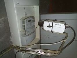 Это у нас на дальнем объекте, чтобы не мотаться за 50 км только ради показаний счетчика.