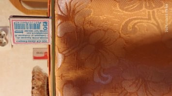 Ты уж определись, ты о последнем фото,  или о тёте.
Что касается перспективы, то вот тебе сиюминутный пример. Между коробками 35 см. Безо всякого фотошопа можно кильку превратить в сома. 
И не хами. Коли уж решил пощеголять умом, пощеголяй и культурой.