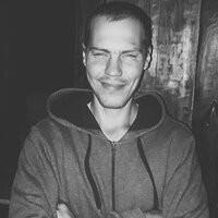 "Поджигатель томской "Ленты" Саша Шнайдер наконец смог сконцентрироваться на вопросах полицейских и назвал конкретную причину поджога. 
У него была задача   поменять ценники, а он их путал и ставил не те и не туда. Менеджер регулярно приходила, делала замечание и заставляла перевешивать   одним словом, БЕСИЛА. Вот тогда-то голоса и подсказали выход из положения: Саша пошёл за "Уайт-спиритом", ну а дальше вы знаете.
Когда полицейские пришли домой к поджигателю, он лежал на диване. 
Ущерб от поджога уже оценили более чем в 2 млрд. рублей. И эта сумма касается только самого здания. Потери товара будут оценивать завтра.
 Саша-пироман-бедолага реально очень устал   он устроился в "Ленту" две недели назад." (с)