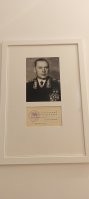 К. Рокоссовский один и самых великих командиров всех времён и народов. Храню память о нем, считаю его примером. Также храню документ с его личной подписью "от руки", для будущих поколений.