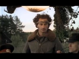 А мне почему-то (хоть и не сильно похож) Лёву Соловейчика :-)
