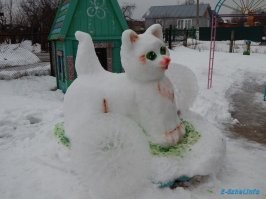 30 самых необычных снеговиков и снежных скульптур