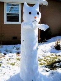 30 самых необычных снеговиков и снежных скульптур