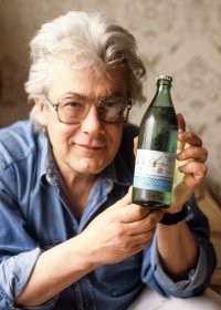 Да уж, забывается прошлое, истоки, так сказать.
Банки с водой заряжал совсем другой Чумак.