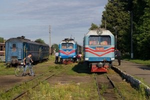 Интересно. На Украине несколько действующих "узкоколеек" с пассажирским движением. Гайворонская тоже больше 100 км.