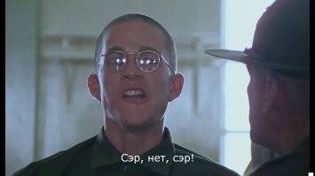 Если вы разговариваете с кем-то выше вашего социального ранга, например с титулованным рыцарским титулом человеком, то обращайтесь к нему начиная с приставки "сэр" и говорите уважительно.