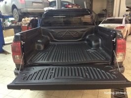 Почему не красят? У меня сын Toyota Hilux кузов и ещё кое-какие детали покрасил - пять лет ни одного скола краски или ржавчины!