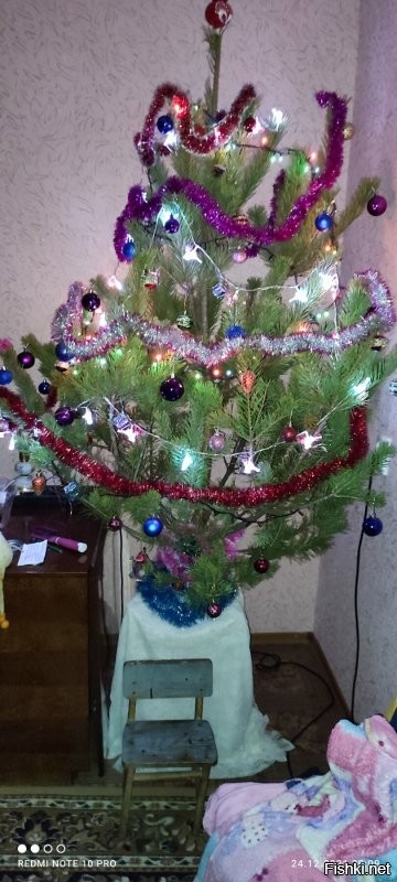 Весь бабский батальоён. Жена, дочка и внучка. Но это не весь состав.