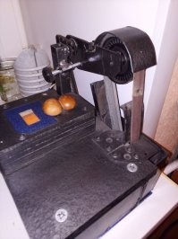 Вот своими руками. Из движка кухонного комбайна.
Другой, на три ролика , из движка стиралки-автомат-в гараже.
А то-что у вас- изготовление кронштейна для шлифмашинки.