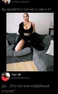 А справа в углу телевизор или тумбочка?