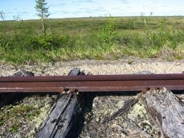Ж/д Надым-Салехард, фото было больше, но жесткий накрылся и осталось только то, что залил в ВК. Сносу рельсам нет)).