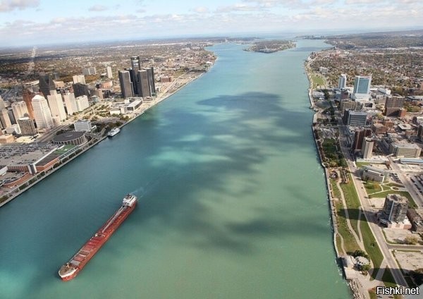 А почему США названа Детройтом? Если уж пишите про город Детройт то про тот что находится на канадском берегу  пишите - канадский город Виндзор.