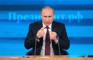 Верховный жрец приступал к процессу розжига, а все вокруг следили, затаив дыхание:
