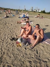 Правильно, что запрещают! Этим идиотам всё пох... Вот два таких дебила на детском(!) пляже "Каменка" в Ейске!